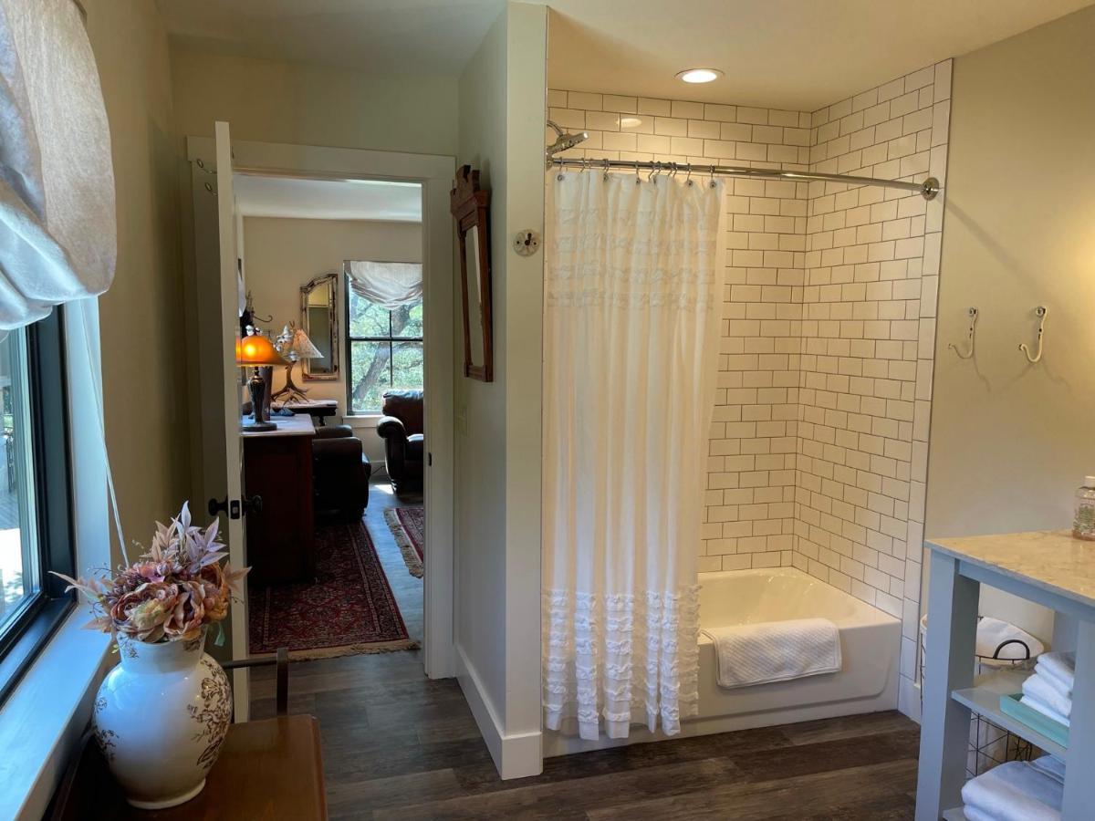 Inn At Sunset Mill Ranch Wimberley Bagian luar foto